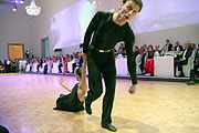 ...und moderner Tanz (Pas de deux aus Blake Cake zu Scherzo à la Russe von Igor Strawinsky) (Foto. Martin Schmitz)